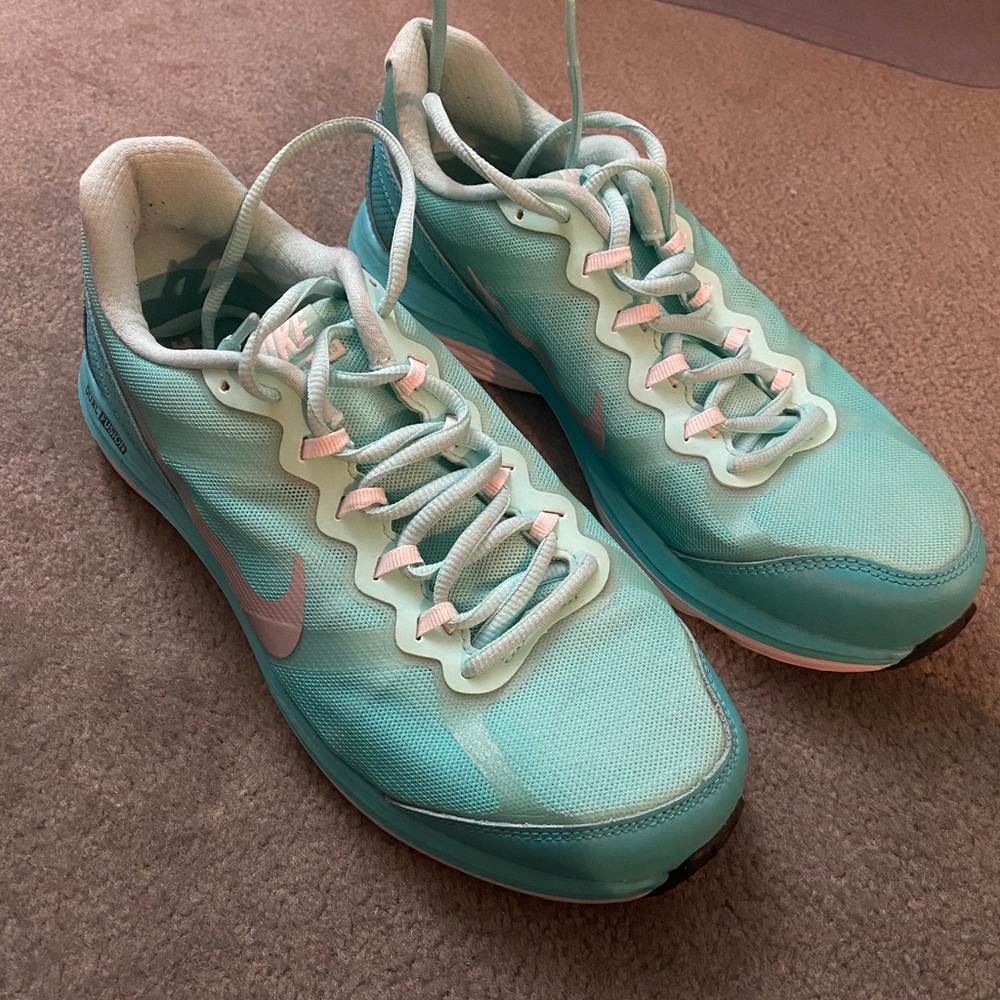 Tiffany blue Nike Dual fusion